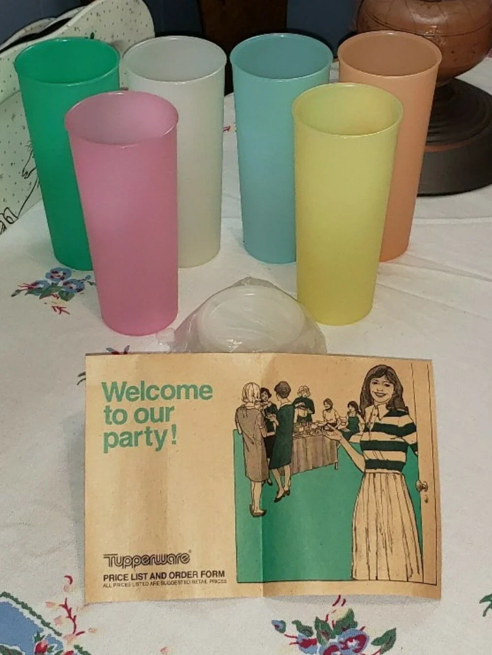 NEW Vintage Set Of MCM Tupperware 16 Oz Tumblers With Lids & Original Order Form